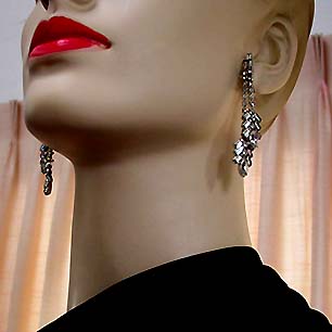 a beautiful VINTAGE COSTUME ESTATE ANTIQUE JEWELRY EARRINGS unsigned