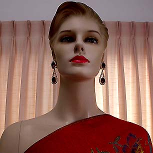 a beautiful VINTAGE COSTUME ESTATE ANTIQUE JEWELRY EARRINGS unsigned