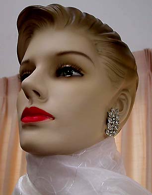 a beautiful VINTAGE COSTUME ESTATE ANTIQUE JEWELRY EARRINGS unsigned