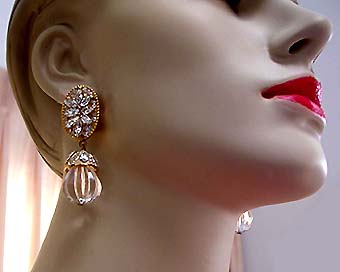 a beautiful VINTAGE COSTUME ESTATE ANTIQUE JEWELRY EARRINGS unsigned