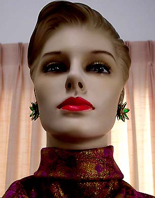 a beautiful VINTAGE COSTUME ESTATE ANTIQUE JEWELRY EARRINGS unsigned