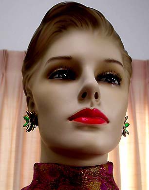 a beautiful VINTAGE COSTUME ESTATE ANTIQUE JEWELRY EARRINGS unsigned