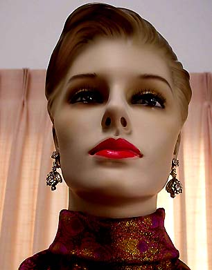 a beautiful VINTAGE COSTUME ESTATE ANTIQUE JEWELRY EARRINGS unsigned