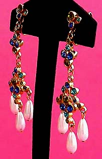 a beautiful VINTAGE COSTUME ESTATE ANTIQUE JEWELRY EARRINGS unsigned
