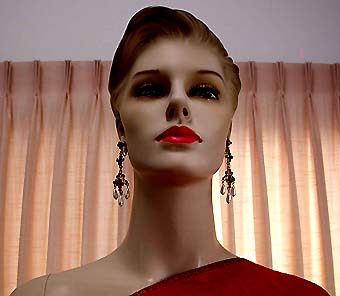 a beautiful VINTAGE COSTUME ESTATE ANTIQUE JEWELRY EARRINGS unsigned