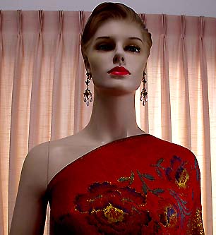 a beautiful VINTAGE COSTUME ESTATE ANTIQUE JEWELRY EARRINGS unsigned