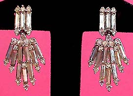 a beautiful VINTAGE COSTUME ESTATE ANTIQUE JEWELRY EARRINGS unsigned