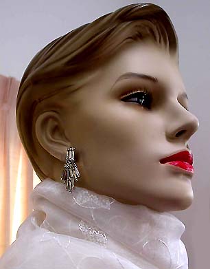 a beautiful VINTAGE COSTUME ESTATE ANTIQUE JEWELRY EARRINGS unsigned