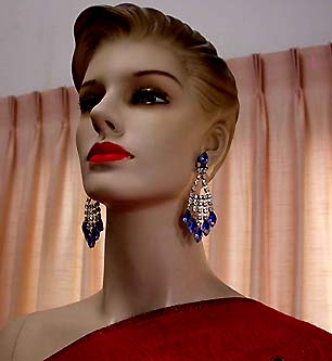 a beautiful VINTAGE COSTUME ESTATE ANTIQUE JEWELRY EARRINGS unsigned