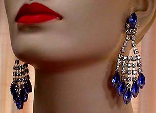 a beautiful VINTAGE COSTUME ESTATE ANTIQUE JEWELRY EARRINGS unsigned