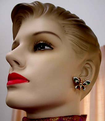 a beautiful VINTAGE COSTUME ESTATE ANTIQUE JEWELRY EARRINGS unsigned
