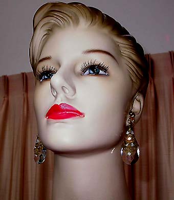a beautiful VINTAGE COSTUME ESTATE ANTIQUE JEWELRY EARRINGS unsigned