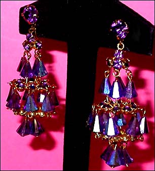 a beautiful VINTAGE COSTUME ESTATE ANTIQUE JEWELRY EARRINGS unsigned