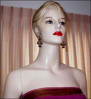a beautiful VINTAGE COSTUME ESTATE ANTIQUE JEWELRY EARRINGS unsigned