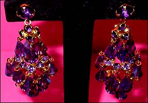 a beautiful VINTAGE COSTUME ESTATE ANTIQUE JEWELRY EARRINGS unsigned