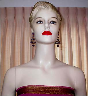 a beautiful VINTAGE COSTUME ESTATE ANTIQUE JEWELRY EARRINGS unsigned