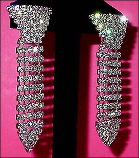 a beautiful VINTAGE COSTUME ESTATE ANTIQUE JEWELRY EARRINGS unsigned