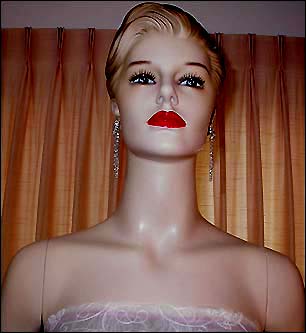 a beautiful VINTAGE COSTUME ESTATE ANTIQUE JEWELRY EARRINGS unsigned