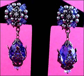 a beautiful VINTAGE COSTUME ESTATE ANTIQUE JEWELRY EARRINGS unsigned