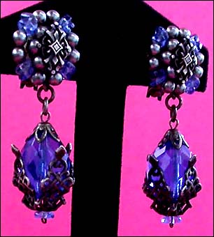 a beautiful VINTAGE COSTUME ESTATE ANTIQUE JEWELRY EARRINGS unsigned