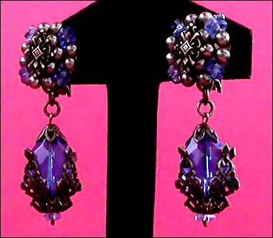 a beautiful VINTAGE COSTUME ESTATE ANTIQUE JEWELRY EARRINGS unsigned