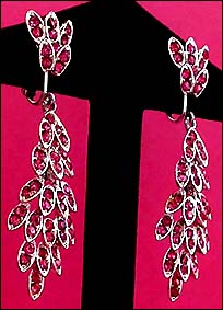 a beautiful VINTAGE COSTUME ESTATE ANTIQUE JEWELRY EARRINGS unsigned