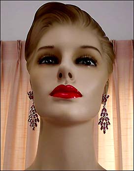 a beautiful VINTAGE COSTUME ESTATE ANTIQUE JEWELRY EARRINGS unsigned