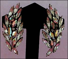 a beautiful VINTAGE COSTUME ESTATE ANTIQUE JEWELRY EARRINGS unsigned