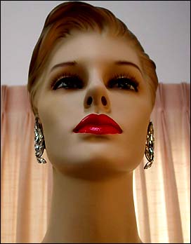 a beautiful VINTAGE COSTUME ESTATE ANTIQUE JEWELRY EARRINGS unsigned