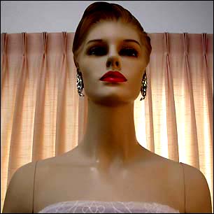 a beautiful VINTAGE COSTUME ESTATE ANTIQUE JEWELRY EARRINGS unsigned