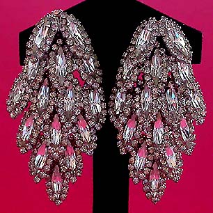 a beautiful VINTAGE COSTUME ESTATE ANTIQUE JEWELRY EARRINGS unsigned