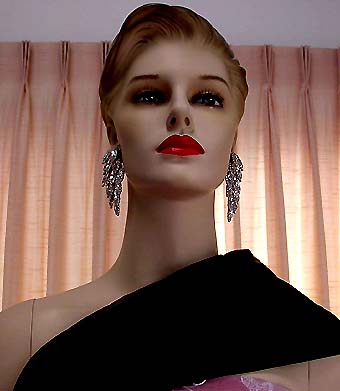 a beautiful VINTAGE COSTUME ESTATE ANTIQUE JEWELRY EARRINGS unsigned