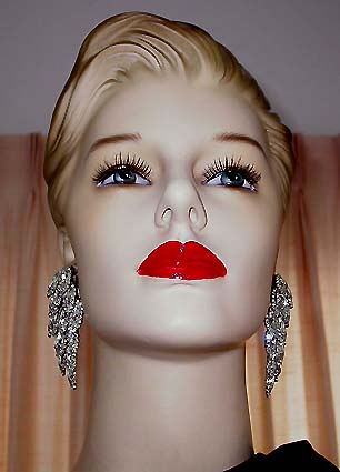 a beautiful VINTAGE COSTUME ESTATE ANTIQUE JEWELRY EARRINGS unsigned