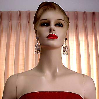 a beautiful VINTAGE COSTUME ESTATE ANTIQUE JEWELRY EARRINGS unsigned