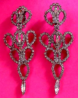 a beautiful VINTAGE COSTUME ESTATE ANTIQUE JEWELRY EARRINGS unsigned