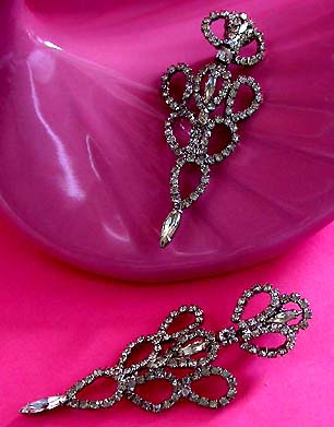 a beautiful VINTAGE COSTUME ESTATE ANTIQUE JEWELRY EARRINGS unsigned