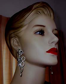 a beautiful VINTAGE COSTUME ESTATE ANTIQUE JEWELRY EARRINGS unsigned