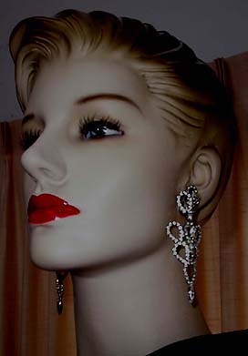 a beautiful VINTAGE COSTUME ESTATE ANTIQUE JEWELRY EARRINGS unsigned