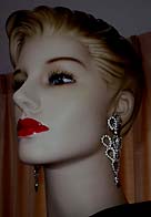 a beautiful vintage costume jewelry earrings unsigned