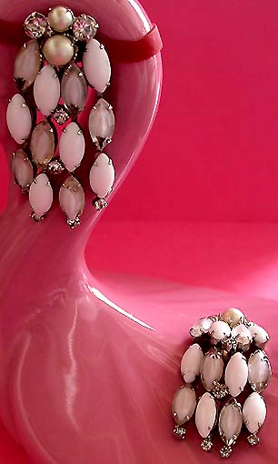 a beautiful VINTAGE COSTUME ESTATE ANTIQUE JEWELRY EARRINGS unsigned