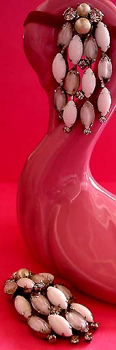 a beautiful VINTAGE COSTUME ESTATE ANTIQUE JEWELRY EARRINGS unsigned