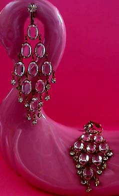 a beautiful VINTAGE COSTUME ESTATE ANTIQUE JEWELRY EARRINGS unsigned