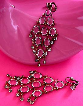 a beautiful VINTAGE COSTUME ESTATE ANTIQUE JEWELRY EARRINGS unsigned