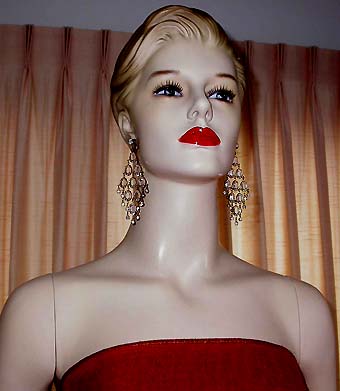 a beautiful VINTAGE COSTUME ESTATE ANTIQUE JEWELRY EARRINGS unsigned