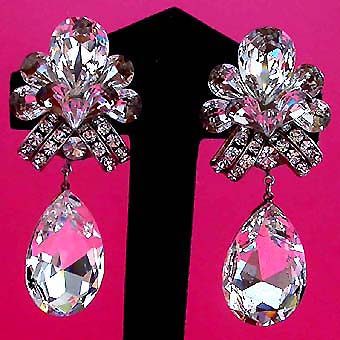 a beautiful VINTAGE COSTUME ESTATE ANTIQUE JEWELRY EARRINGS unsigned