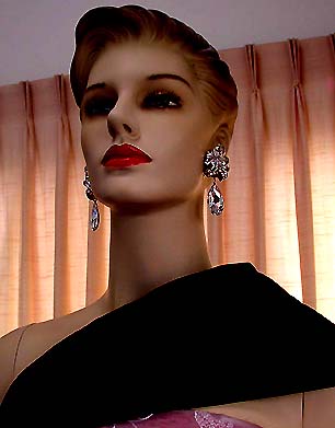 a beautiful VINTAGE COSTUME ESTATE ANTIQUE JEWELRY EARRINGS unsigned