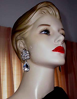 a beautiful VINTAGE COSTUME ESTATE ANTIQUE JEWELRY EARRINGS unsigned