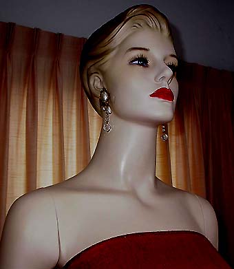a beautiful VINTAGE COSTUME ESTATE ANTIQUE JEWELRY EARRINGS unsigned