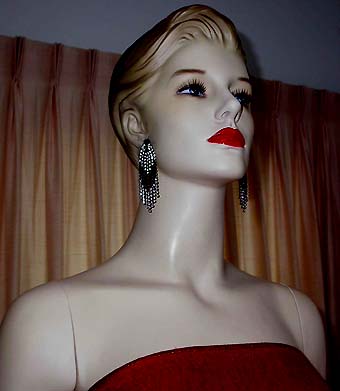 a beautiful VINTAGE COSTUME ESTATE ANTIQUE JEWELRY EARRINGS unsigned