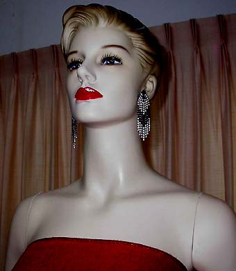 a beautiful VINTAGE COSTUME ESTATE ANTIQUE JEWELRY EARRINGS unsigned